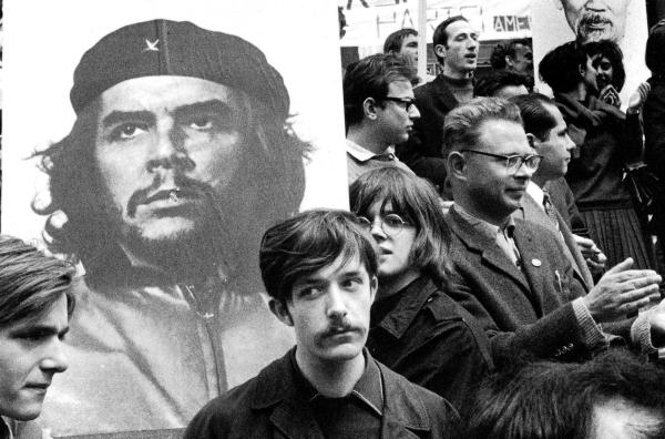 Bild 1 von 3: Der einstige Schnappschuss des Revolutionärs Che Guevara von 1960 ist heute globales Symbol für den Widerstand der Unterdrückten.