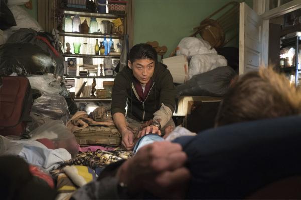 Bild 1 von 10: Brian Tee as Dr. Ethan Choi -- (Photo by: Elizabeth Sisson/NBC)