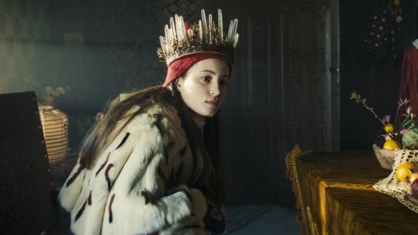 Bild 1 von 2: Flora (Josephine Chavarria Højbjerg) in der Wichtelwelt