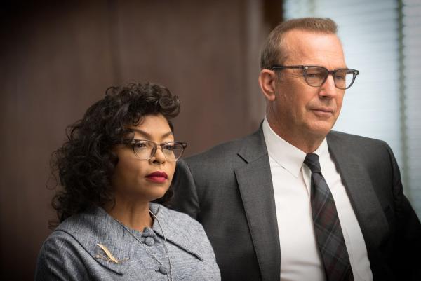 Bild 1 von 10: Katherine G. Johnson (Taraji P. Henson, l.); Al Harrison (Kevin Costner, r.)