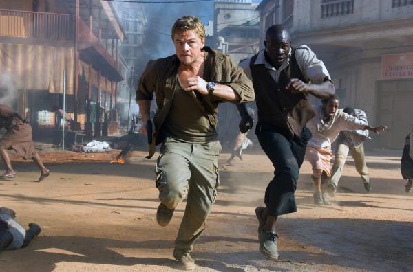 Bild 1 von 6: Danny (Leonardo DiCaprio, vorne li.) und Solomon (Djimon Hounsou, vorne re.)