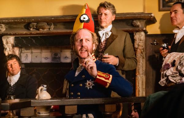 Bild 1 von 4: Baron Carl Heinrich Maximilian von Czettritz und Neuhauß (Uke Bosse) bei der Einführung der ersten Narrenkappe im Jahre 1827.