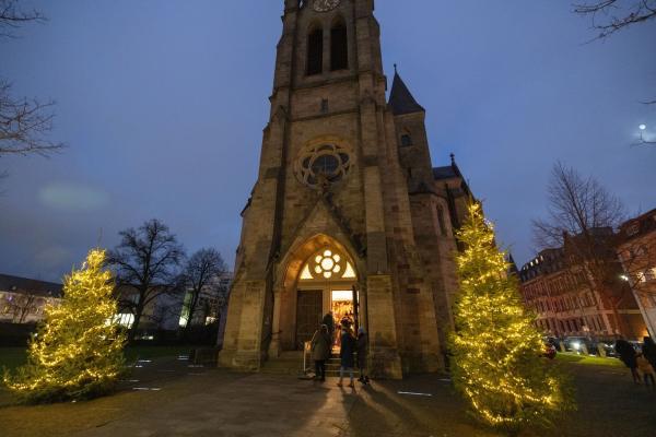 Bild 1 von 3: Die evangelische Christuskirche in Fulda am Heiligabend