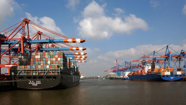 Bild 1 von 2: Der Hamburger Hafen, von den Menschen in der Hansestadt gern das \