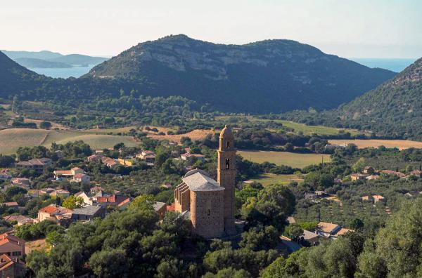 Bild 1 von 3: Die Insel Korsika ist die einzige Region Frankreichs, aus der ? bis auf eine Ausnahme ? keine Juden deportiert wurden. Der Comic-Szenarist Stéphane Piatzszek thematisiert diese Vergangenheit.