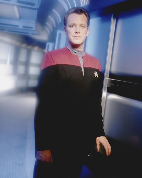Bild 1 von 21: Robert Duncan McNeill (Lieutenant Tom Paris)