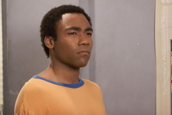 Bild 1 von 11: Von Laybourne angestachelt, beginnt Troy (Donald Glover) einen Streit mit Abed ...
