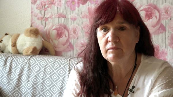 Bild 1 von 2: Die 64-jährige Bärbel ist seit Wochen in großer Sorge um ihren geliebten Hund Gino. Nun trifft sie eine schwere Entscheidung..