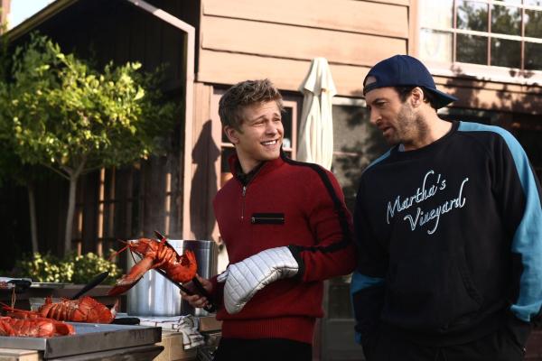 Bild 1 von 17: Valentinstag steht vor der Tür. Da Rory soviel Stress in der Uni hat, plant Logan (Matt Czuchry, l.) ein Wochenende der Erholung mit Lorelai und Luke (Scott Patterson, r.) in Marthas Vineyard ...