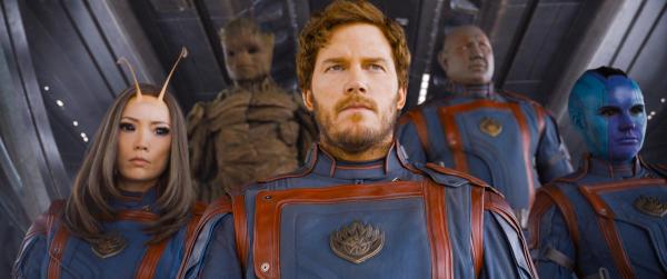 Bild 1 von 17: Im Bild: Pom Klementieff (Mantis), Groot, Chris Pratt (Peter Quill / Star-Lord), Dave Bautista (Drax), Karen Gillan (Nebula).