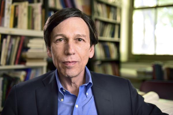 Bild 1 von 15: Peter Kuznick, US-Historiker.