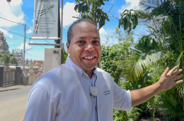 Bild 1 von 2: Chefkoch Stephane Labastide ist Spezialist für die mauritische Bananentarte.