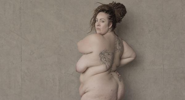 Bild 1 von 14: Es ist eine Hymne an die Frau: der Film von Yann Arthus-Bertrand und Anastasia Mikova, in dem über 2000 Interviews rund um die Welt zu einem bunten, liebevollen und berührenden Mosaik über das Frausein zusammenwachsen. In atemberaubenden, opulenten Bildern wird gezeigt, dass sich in jedem Menschen eine ganze Welt verbirgt.