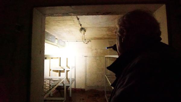 Bild 1 von 2: Nigel Dunkley, Major im Ruhestand, im ehemaligen sowjetischen Nuklearbunker Linda-Stolzenhain.