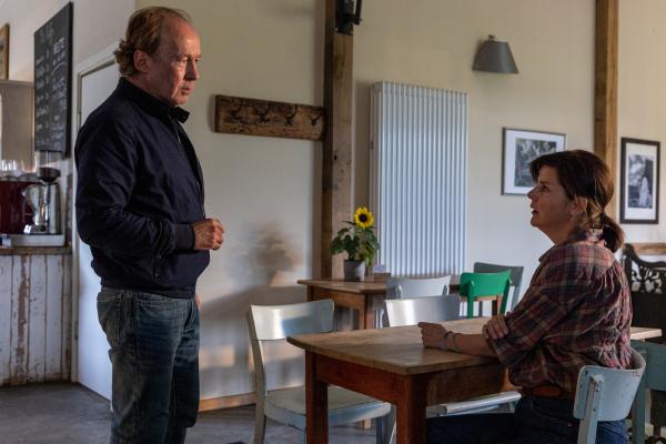 Bild 1 von 15: Jakob Stiller (Ulrich Noethen) befragt Rieke Kraus (Miriam Maertens).