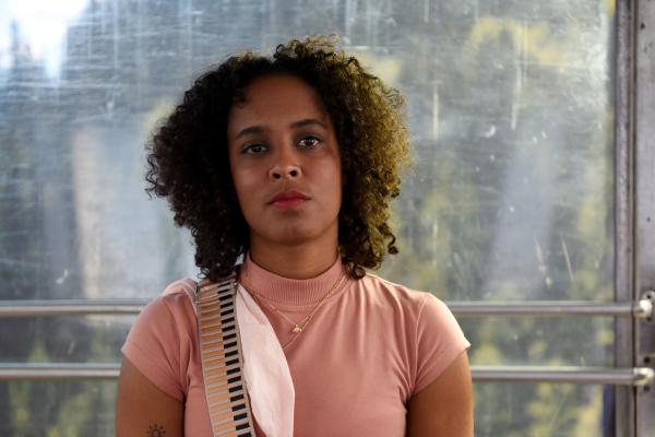 Bild 1 von 15: Die Influencerin Alexandra May (Pia Amofa-Antwi) vermutet, dass ihr Mann sie betrügt und versucht alles, um sein Geheimnis zu lüften.