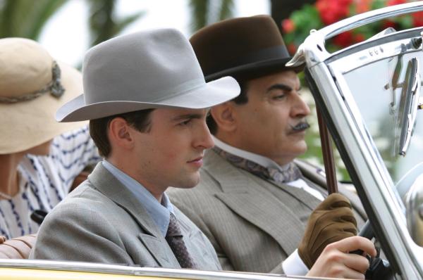 Bild 1 von 5: Im Bild (v.li.): Tom Harper (Corky), David Suchet (Hercule Poirot).