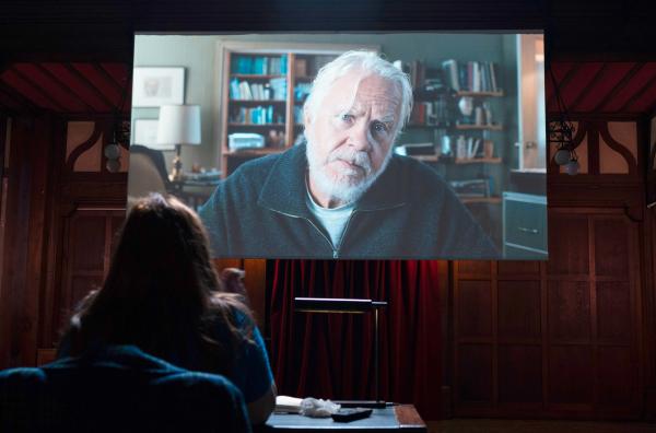 Bild 1 von 3: Louise (Liv Henneguier) und Ted Mackey (Tim Robbins)