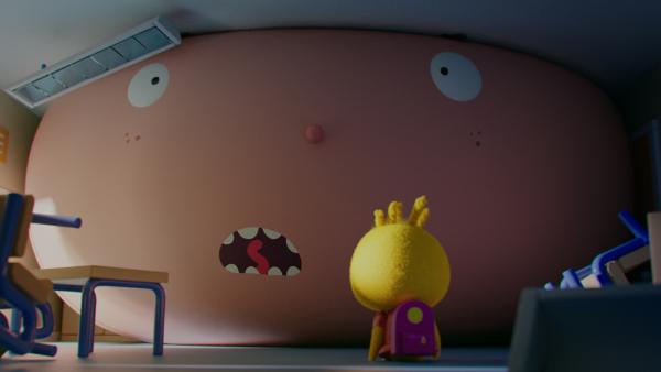 Bild 1 von 2: Oh je! Sven (hinten) hat so viel gelernt, dass sein Kopf kaum noch in den Klassenraum passt. Da staunt Karla (vorne) nicht schlecht.