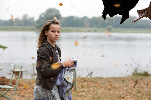 Bild 1 von 25: Im Bild: Lea (Stella Kunkat) wird von Eva aufgesucht, da sie ihr Baby gefunden hat.