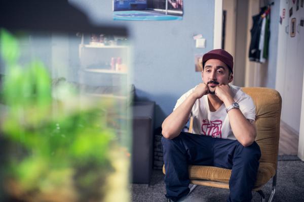 Bild 1 von 4: Sol (Eko Fresh) weiß nicht, ob er sich auf Mary einlassen soll oder nicht.