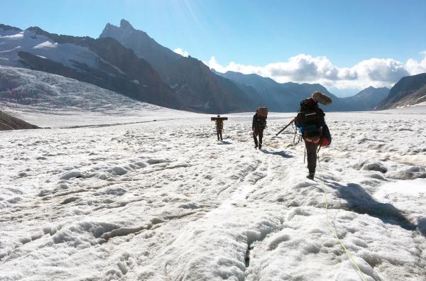 Bild 1 von 6: Drehteam auf dem großen Aletschgletscher