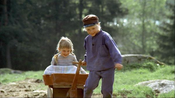 Bild 1 von 5: Im Bild: Lena Wisborg (Ida), Jan Ohlsson (Michel).