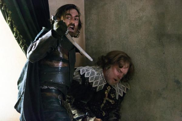 Bild 1 von 9: Lucien Grimaud (Matthew McNulty, l.); Herzog von Lothringen (Robert Glenister, r.)