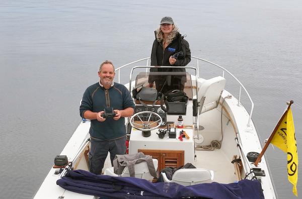 Bild 1 von 3: Mit der Drohnenkamera wollen die Tierfilmer Florian Graner und Gina Truesdell die Gewohnheiten der Orcas dokumentieren.