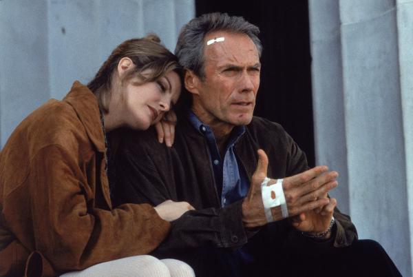 Bild 1 von 7: Die finsteren Schatten der Vergangenheit sind verweht: Frank (Clint Eastwood, r.) und seine geliebte Lilly (Rene Russo, l.) schauen in eine gemeinsame Zukunft ...