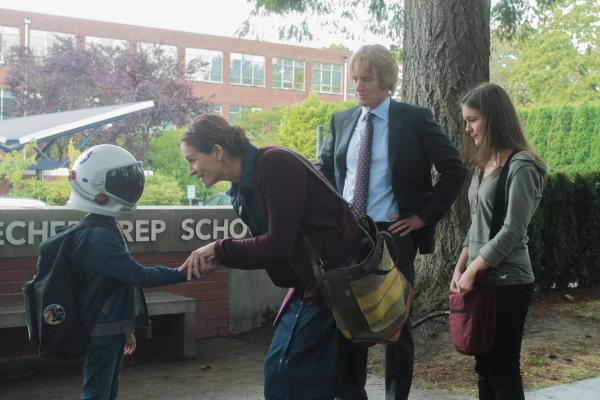 Bild 1 von 8: (v.l.n.r.) Auggie (Jacob Tremblay); Isabel (Julia Roberts); Nate (Owen Wilson); Via (Izabela Vidovic)