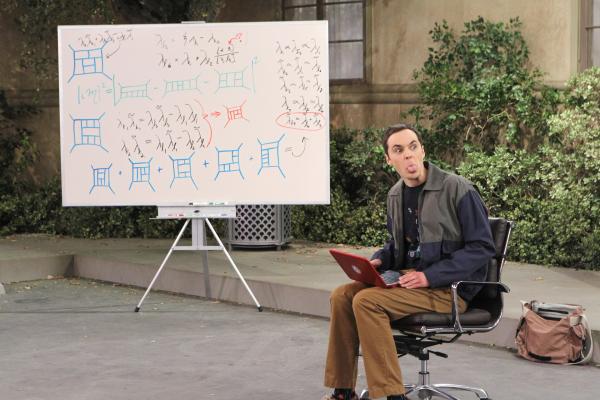 Bild 1 von 9: Howard hat sich einen Wagen angeschafft und ihm wird als verdienter Astronaut sogar ein Parkplatz auf dem Unigelände zur Verfügung gestellt. Doch das ist ausgerechnet der Parkplatz von Sheldon (Jim Parsons), der darauf pocht, dass er den Platz behalten darf, obwohl er gar kein Auto hat ...