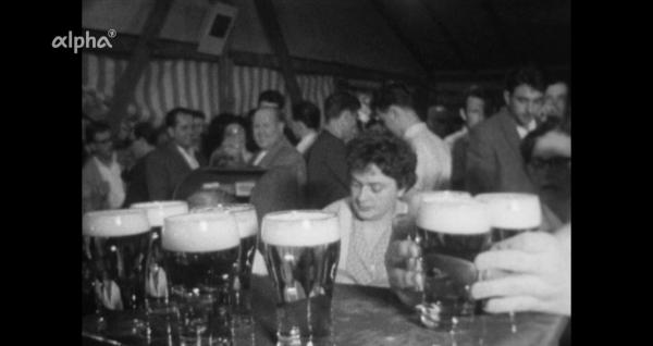 Bild 1 von 3: Impressionen vom Schützenfest in Kreiensen 1961 - ohne Bier geht nichts.