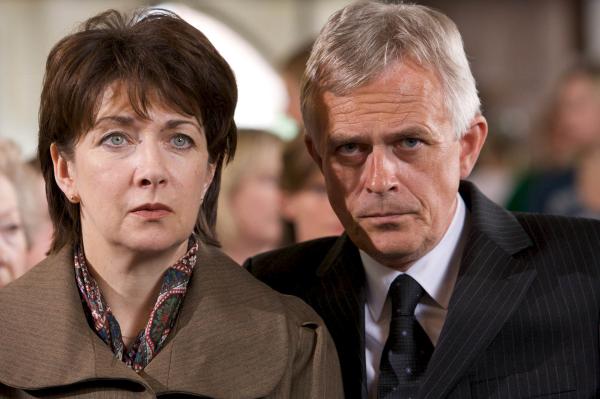 Bild 1 von 4: Sonia Woodley (Maureen Beattie) und Matthew Woodley (Philip Bretherton).