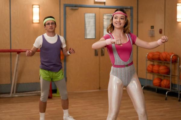 Bild 1 von 11: Adam Goldberg (Sean Giambrone, l.); Brea Bee (Sadie Stanley, r.)