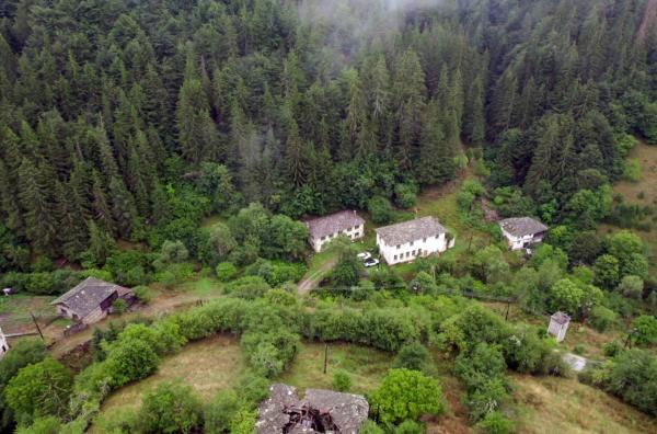 Bild 1 von 4: Mitten in der Einsamkeit der bulgarischen Rhodopen liegt Marias Restaurant, in dem sie hochwertige, traditionell bulgarisch inspirierte Gerichte anbietet.