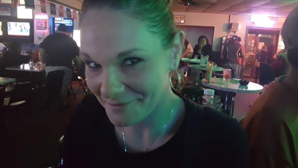 Bild 1 von 3: Im Oktober 2017 wird die 32-jährige Monica Hoffa auf offener Straße von einem Schuss getroffen. Ist sie ein Zufallsopfer?