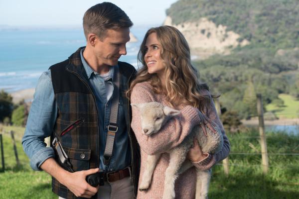 Bild 1 von 8: Samuel ( Simon Arblaster, l.); Sophie (Anna Hutchison, r.)