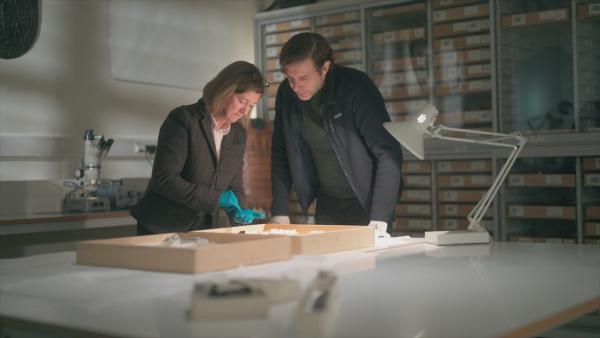 Bild 1 von 3: Archäologin Charlotte Hedenstierna-Jonson und ihr Team hoffen auf neue Erkenntnisse über die Verbindung zwischen Skandinavien und Russland.