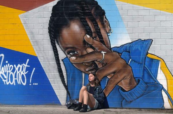 Bild 1 von 3: Anfang der 90er Jahre gelang es MC Solaar als erstem Künstler, französischen Rap massentauglich zu machen: Das Genre wurde nun auch im Radio und im Fernsehen gespielt.