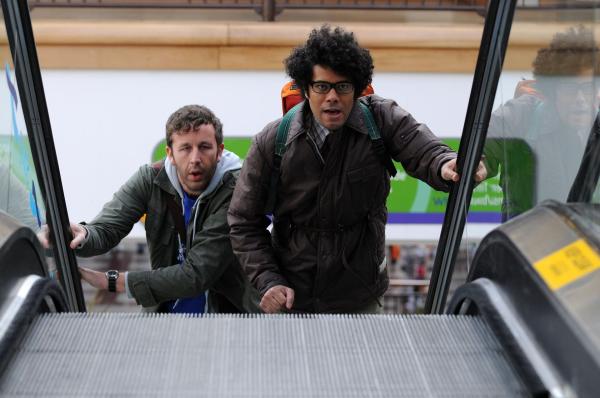 Bild 1 von 2: Roy Trenneman (Chris O'Dowd, l.); Maurice Moss (Richard Ayoade, r.)