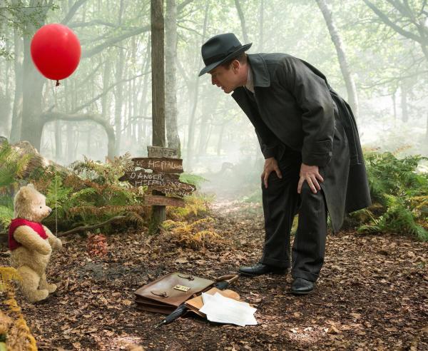 Bild 1 von 35: Im Bild: Ewan McGregor (Christopher Robin).