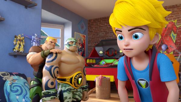 Bild 1 von 3: Käpt'n Charge will Masko Disziplin beibringen.