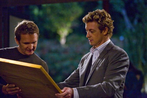Bild 1 von 15: Kann Patrick Jane (Simon Baker, r.) den Kunstdieb AP Caid (Gerald Hauser, l.) überführen?