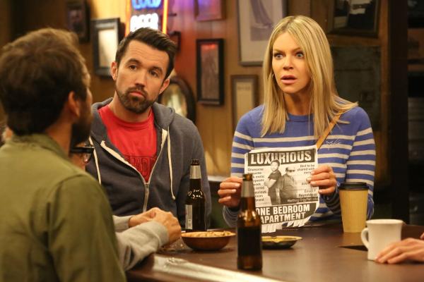 Bild 1 von 7: Mac (Rob McElhenney, l.); Dee Reynolds (Kaitlin Olson, r.)