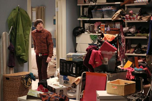 Bild 1 von 12: Um Ordnung in ihre Abstellkammer zu bekommen, haben Howard (Simon Helberg) und Bernadette eine ganz besondere Idee ...