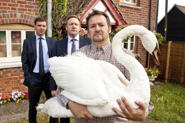 Bild 1 von 5: DS Ben Jones (Jason Hughes), DCI John Barnaby (Neil Dudgeon) und Ralph Ford (James Dreyfus).