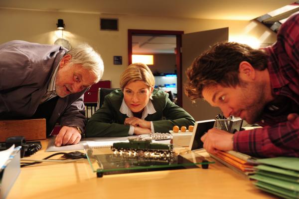 Bild 1 von 13: Martina Seiffert (Astrid M. Fünderich, M.), Jo Stoll (Peter Ketnath, r.) und Friedemann Sonntag (Christian Pätzold, l.).