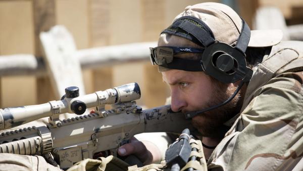 Bild 1 von 7: US-Navy-SEAL und Scharfschütze Chris Kyle (Bradley Cooper) wird in den Irak geschickt
