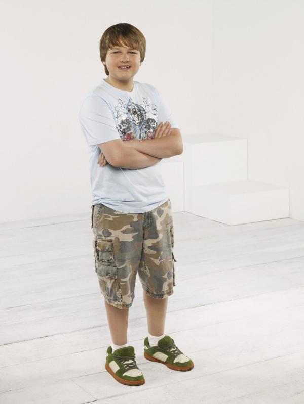 Bild 1 von 20: (6. Staffel) - Hat es mit seinem Vater Alan und seinem Onkel Charlie nicht immer leicht: Jake (August T. Jones) ...